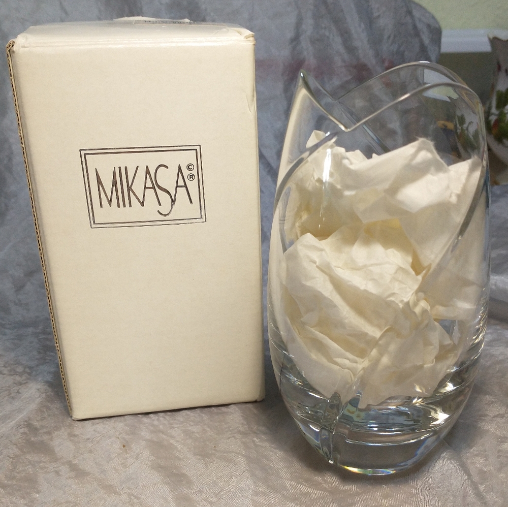 Mikasa Crystal Budvase